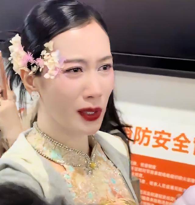 浪姐7最尴尬的姐姐，假唱、说话装嗲，网友：赶紧淘汰以后别来了