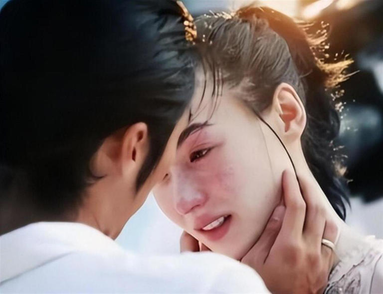 张柏芝谢霆锋疑复合？被扒多个情侣同款，同一酒店拍照，站位一样