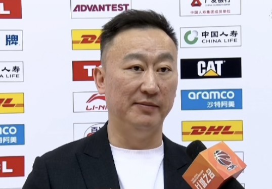 刘维伟：之前两场加时体能消耗很大，今晚关键球处理进步很大