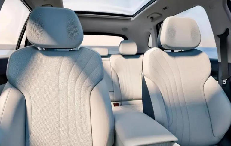 又一价格屠夫！从10.98万降到9万多，终身质保，剑指比亚迪元PLUS