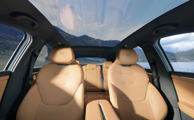 极狐新阿尔法S5座椅暗藏彩蛋，云绒材质+按摩功能破解长途疲惫？