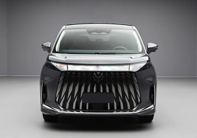 国产又一大7座MPV，车长5300mm，侧滑门，纯电续航300km