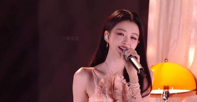 真的太抓马了! 浪姐一公又被喊黑幕，舞台表演“全闭麦”