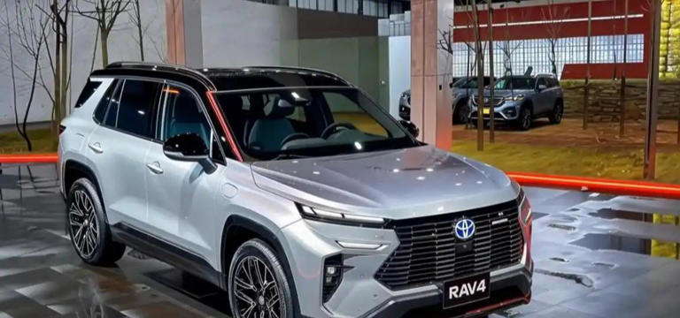 2026款丰田RAV4实车曝光，全系混动插混双动力，车机系统全面升级