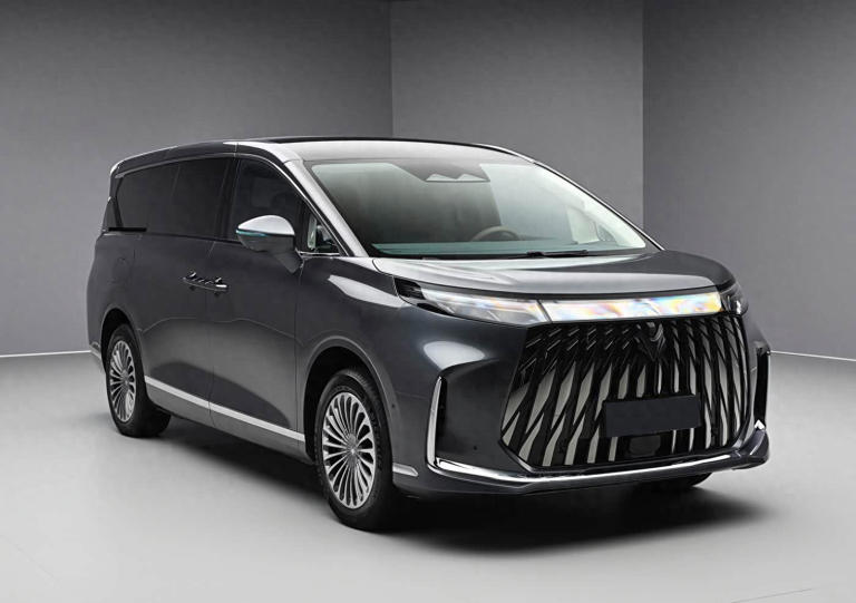 国产又一大7座MPV，车长5300mm，侧滑门，纯电续航300km