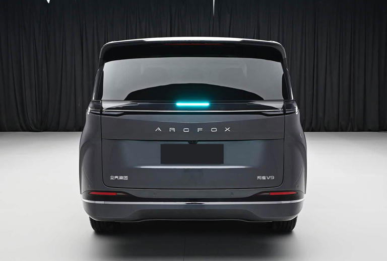 国产又一大7座MPV，车长5300mm，侧滑门，纯电续航300km