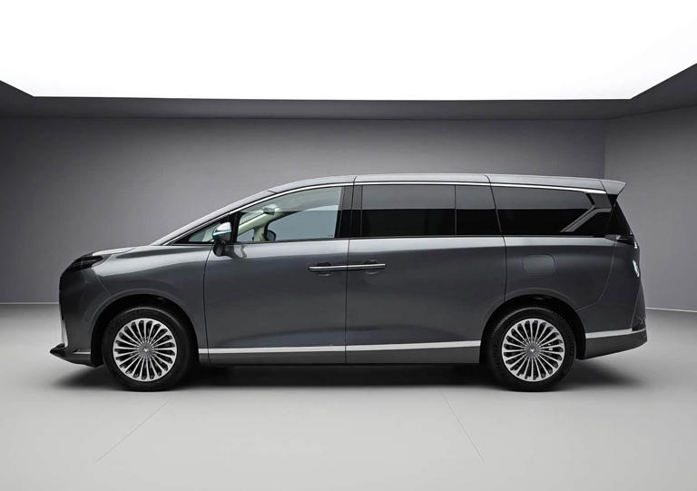 国产又一大7座MPV，车长5300mm，侧滑门，纯电续航300km