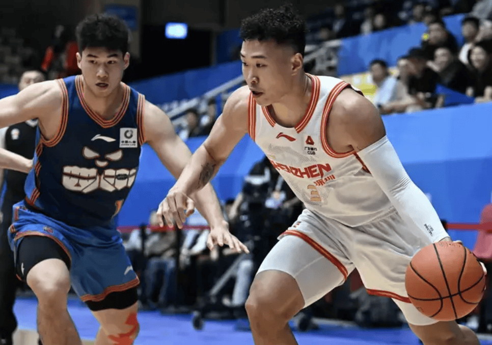 半场战罢四川61-54领先深圳，维纳莱斯19分、贺希宁14分