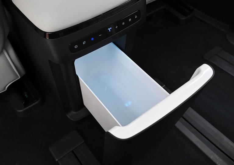 国产又一大7座MPV，车长5300mm，侧滑门，纯电续航300km