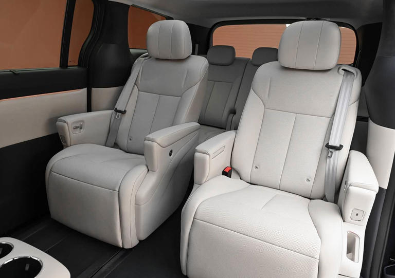 国产又一大7座MPV，车长5300mm，侧滑门，纯电续航300km