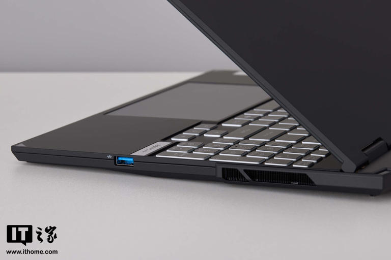 雷神ZERO Air 15游戏本体验：设计夯，性能狂，1.54kg和160W兼得