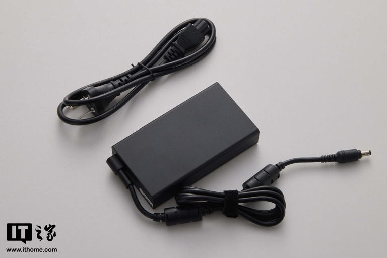 雷神ZERO Air 15游戏本体验：设计夯，性能狂，1.54kg和160W兼得