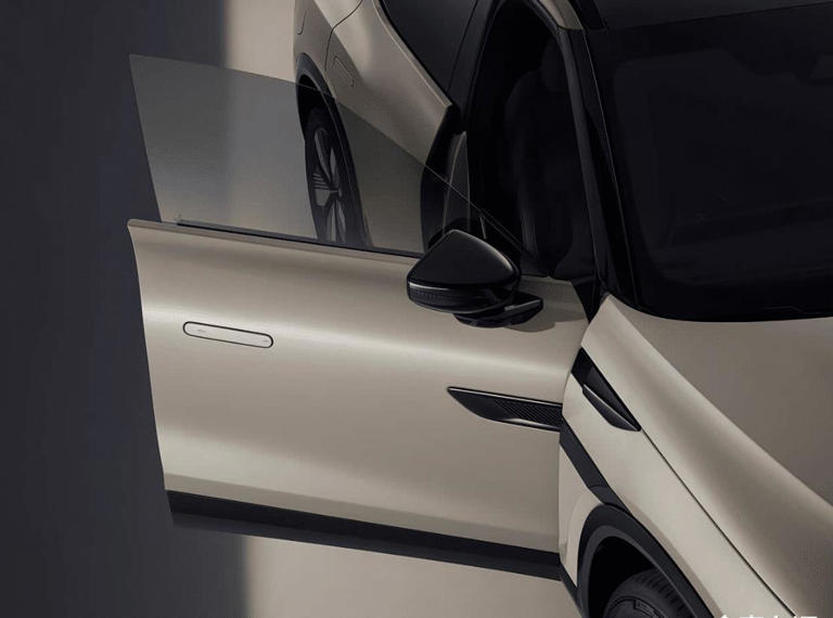 这才是最强大众！与众08配保时捷同款空悬，底盘稳得不像话