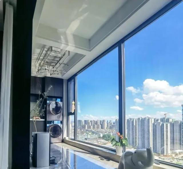 装修了三次，我终于明白了，封阳台和不封阳台，哪种更好!