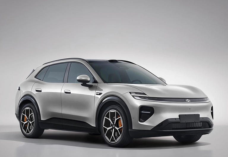 新能源SUV，扶光美学设计，天枢智能辅助+800V碳化硅平台+6C闪充