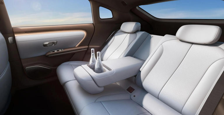 新能源SUV，扶光美学设计，天枢智能辅助+800V碳化硅平台+6C闪充