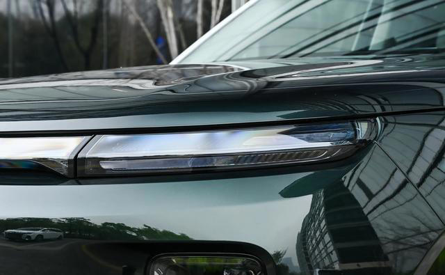 零跑D19，双8797芯片、VLA大模型，增程纯电续航500km，双腔空悬