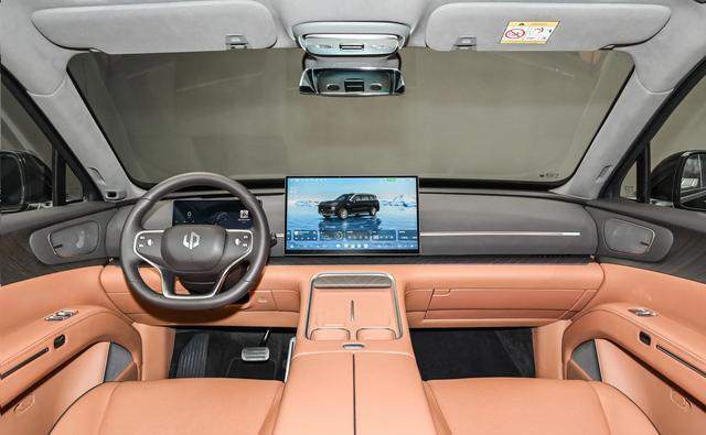 零跑D19，双8797芯片、VLA大模型，增程纯电续航500km，双腔空悬