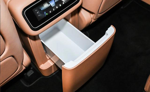 零跑D19，双8797芯片、VLA大模型，增程纯电续航500km，双腔空悬