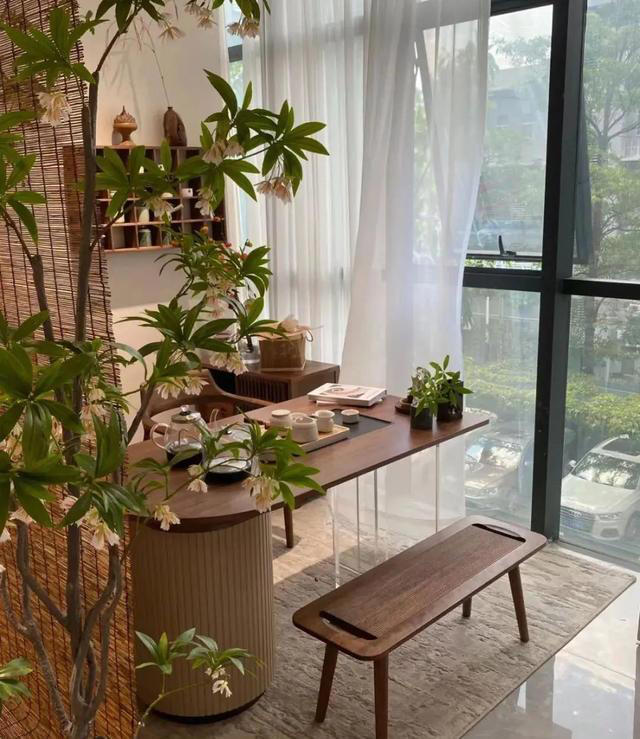 别再浪费你家阳台空间了，这样改造成小茶室，尝试过就知道有多香!