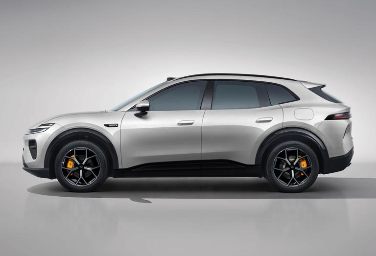 新能源SUV，扶光美学设计，天枢智能辅助+800V碳化硅平台+6C闪充