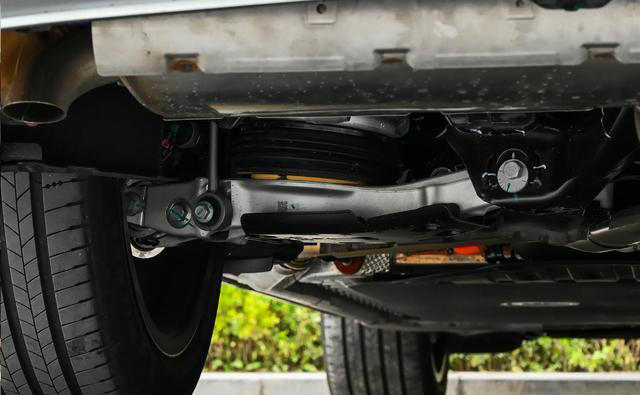 零跑D19，双8797芯片、VLA大模型，增程纯电续航500km，双腔空悬