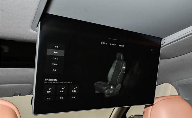 零跑D19，双8797芯片、VLA大模型，增程纯电续航500km，双腔空悬