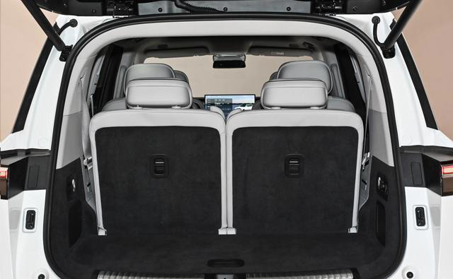 零跑D19，双8797芯片、VLA大模型，增程纯电续航500km，双腔空悬