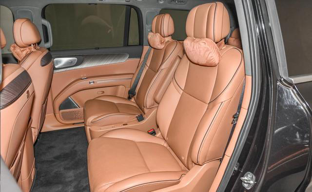 零跑D19，双8797芯片、VLA大模型，增程纯电续航500km，双腔空悬