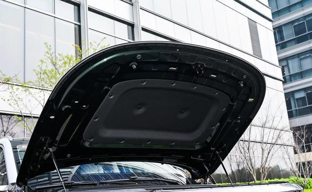 零跑D19，双8797芯片、VLA大模型，增程纯电续航500km，双腔空悬