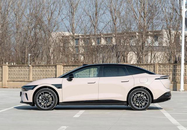 最大续航905km，新款极氪007上市，是否值得入手？