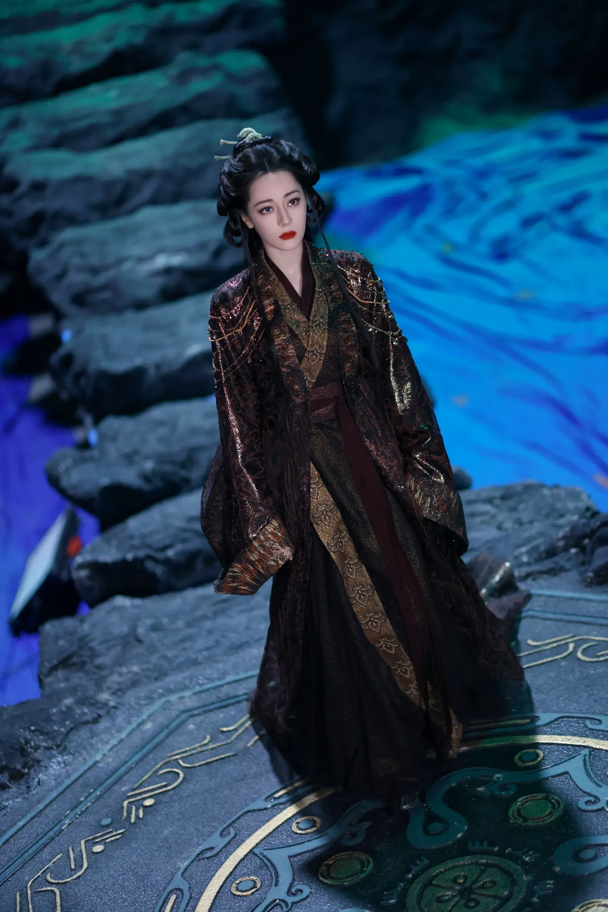 高开低走凉透了，《白日提灯》为何口碑崩塌？这三点是致命原因