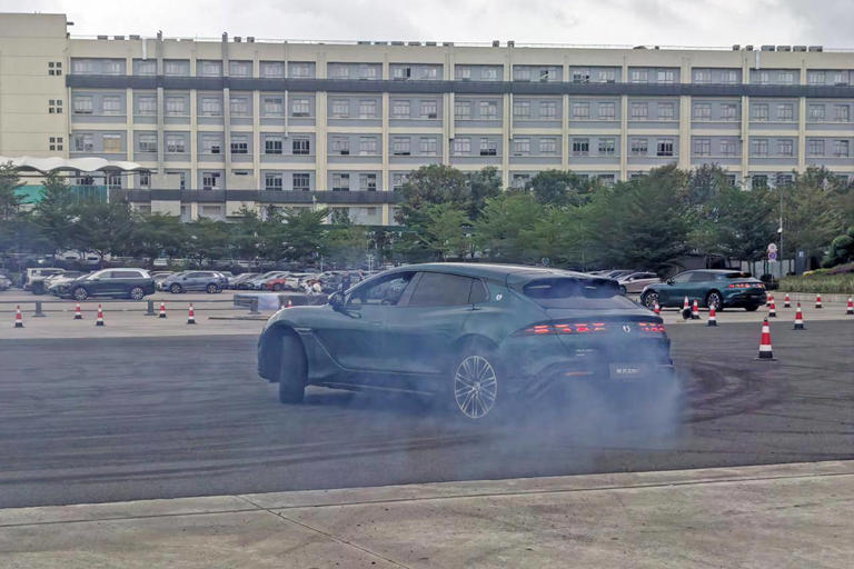 颠覆性能与豪华的边界 腾势Z9 GT如何用科技重塑豪华GT？