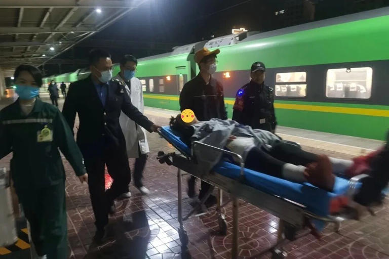 西安出发，C243次列车！临时停车，紧急救援！