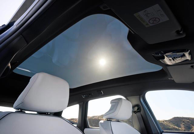 性能版宝马iX3，搭载双电机四驱，最大马力630匹，续航805km