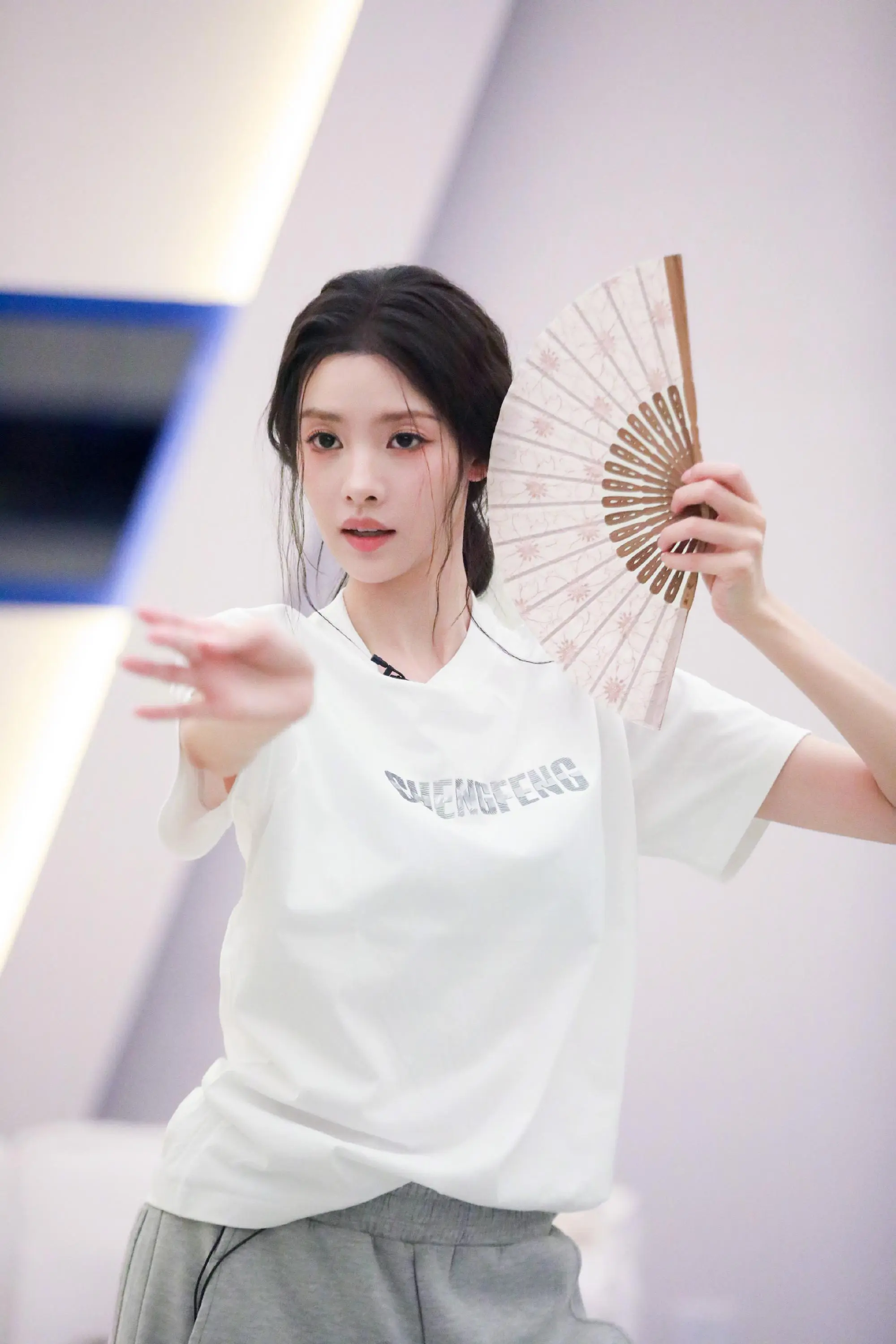 《乘风2026》难听难看难绷，别再用真实当成审丑的遮羞布