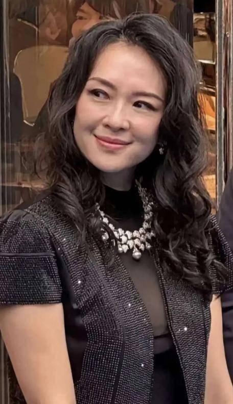 离婚不到三年，汪峰还是那个汪峰，可章子怡“面相”真的变了