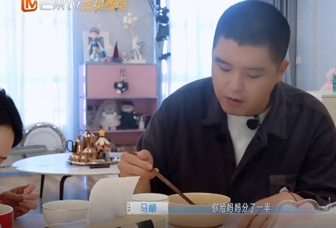 马頔李纯真节俭，自驾去天津开13万电车，2人点6个菜吃不完还打包