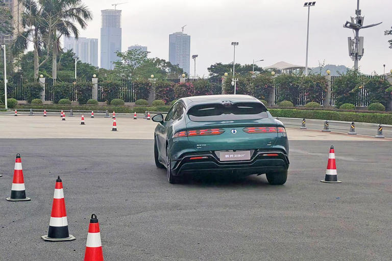 颠覆性能与豪华的边界 腾势Z9 GT如何用科技重塑豪华GT？