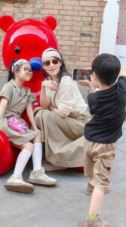 离婚不到三年，汪峰还是那个汪峰，可章子怡“面相”真的变了