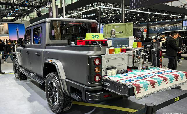 前后硬桥+2.3T柴油 212皮卡定名探境者01将北京车展上市