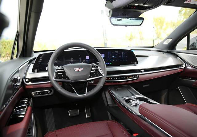 凯迪拉克XT5仅售22万多，蜂鸟底盘“三件套”，每秒500次扫描地面