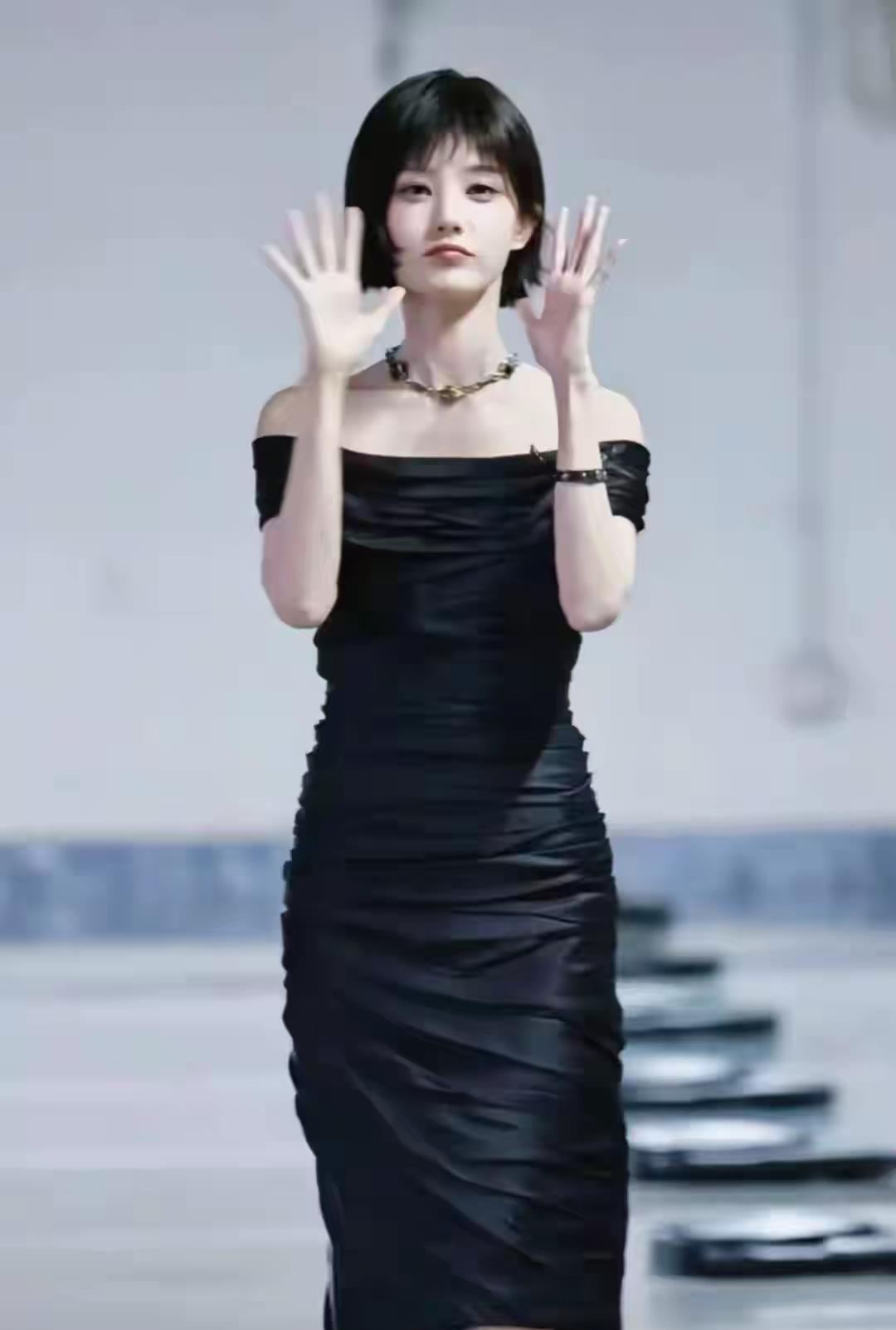 甜妹变御姐！李一桐短发造型刷屏，一刀剪出娱乐圈颜值新天花板