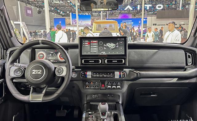 前后硬桥+2.3T柴油 212皮卡定名探境者01将北京车展上市