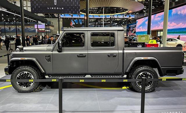 前后硬桥+2.3T柴油 212皮卡定名探境者01将北京车展上市