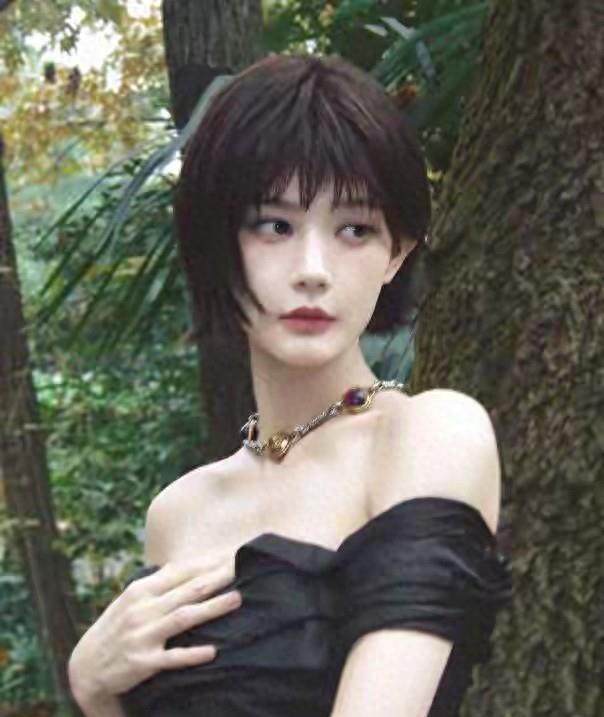 甜妹变御姐！李一桐短发造型刷屏，一刀剪出娱乐圈颜值新天花板