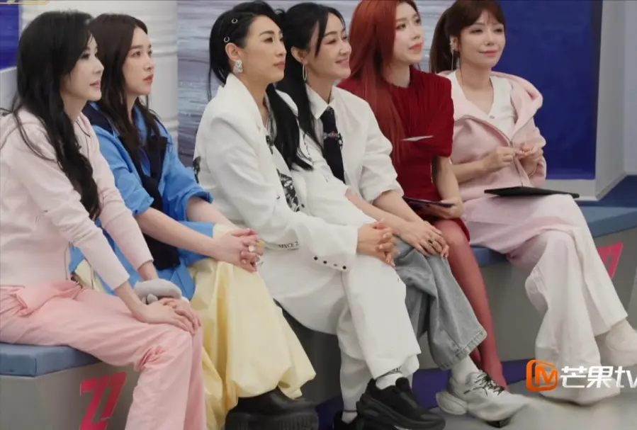 《浪姐7》李小冉示好唐艺昕，李心洁婉拒温峥嵘，全是人情世故