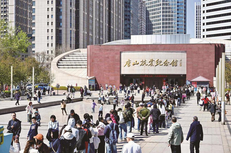 唐山抗震纪念场所迎来参观缅怀热潮