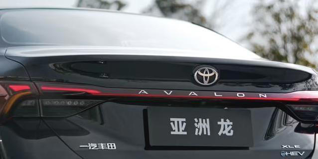 2026款丰田亚洲龙星耀版来了，黑化外观只要多花一千元，值不值？