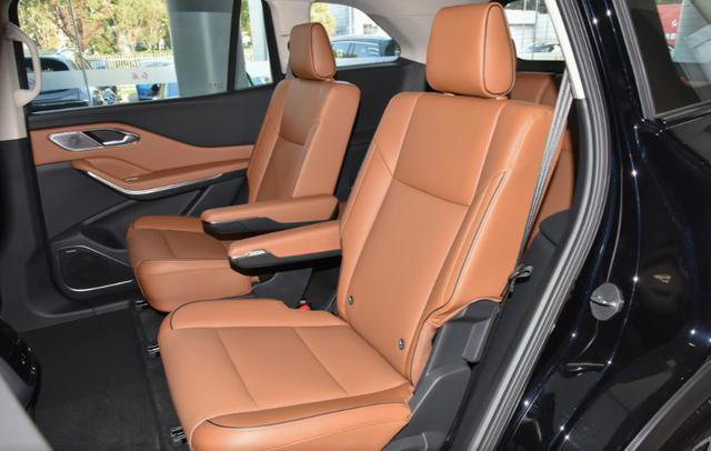 从31.58万降到16万多，轻松拿下豪华大七座插混，气场碾压理想L9